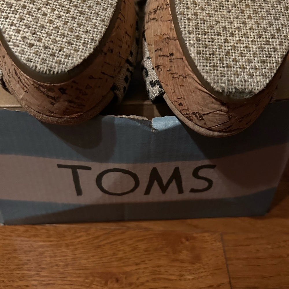 Toms Women’s Platform Wedges, Size 8 1/2 - Picture 5 of 5